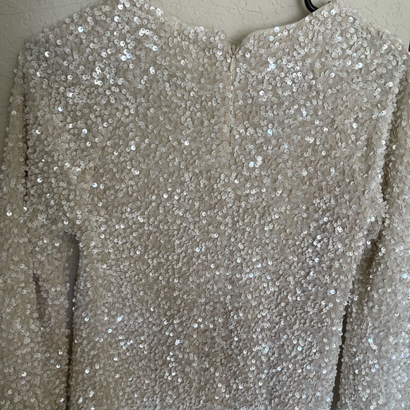 Elegant Sequin Dress - Picture 2 of 3